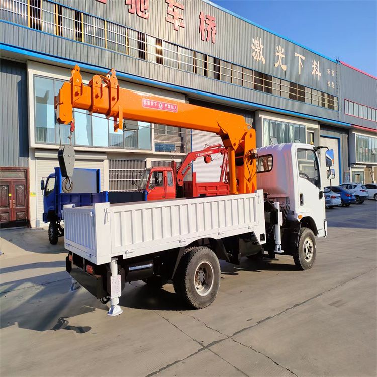 正蓝旗三轮随车吊定制 农用改装机自备吊中瑞长期出售